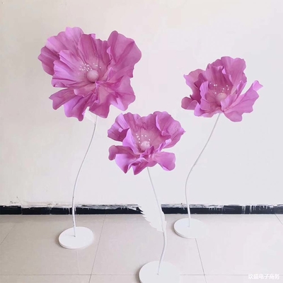 Elegante corredor de flores de novia de peonía de espuma gigante con hierro electroplacado y estilo de ajuste moderno