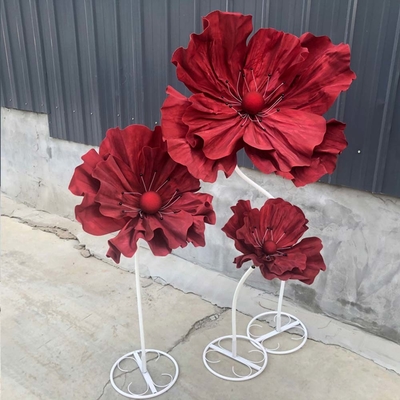 Elegante corredor de flores de novia de peonía de espuma gigante con hierro electroplacado y estilo de ajuste moderno