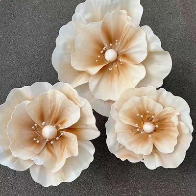 Elegante corredor de flores de novia de peonía de espuma gigante con hierro electroplacado y estilo de ajuste moderno
