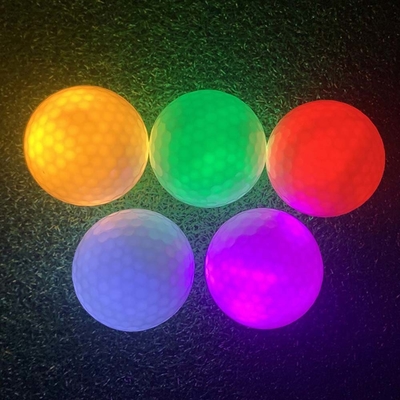 Cuevas de golf de luces intermitentes de colores para la práctica deportiva